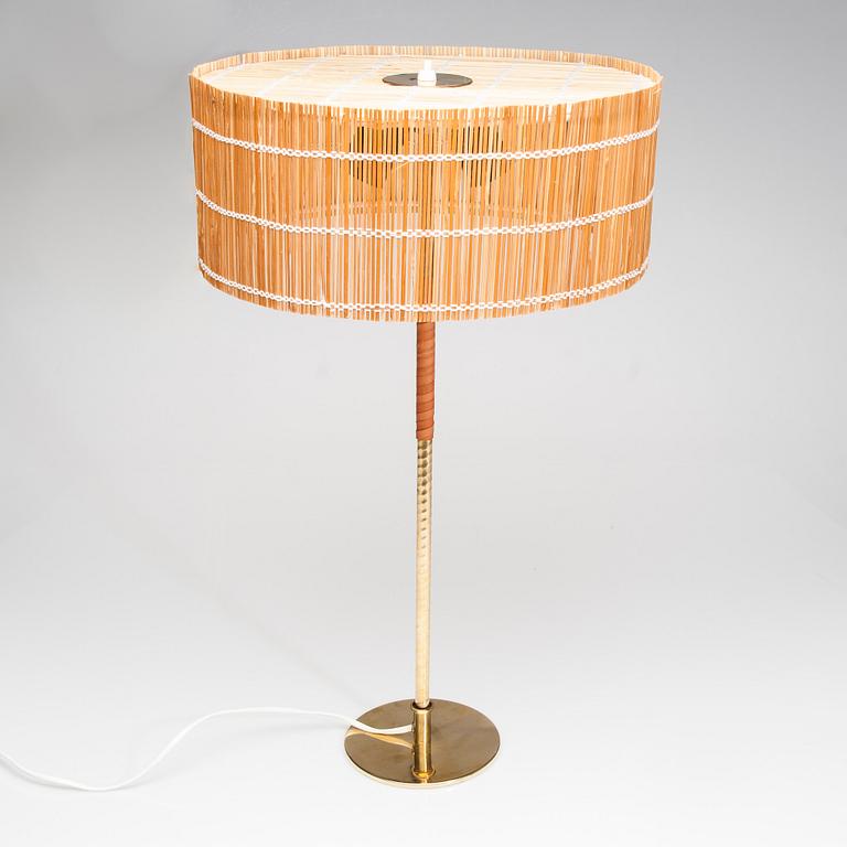 BORDSLAMPA, Paavo Tynell, stämplad Taito Oy. 1900-talets mitt.