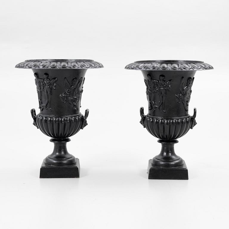 Garden urns, a pair, 20th century.