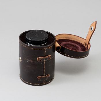 A chrome Leica Summarex f=8,5 cm 1:1,5 lens no 1008834 designed by av Max Berek, Ernst Leitz, Wetzlar . 1943-1960.