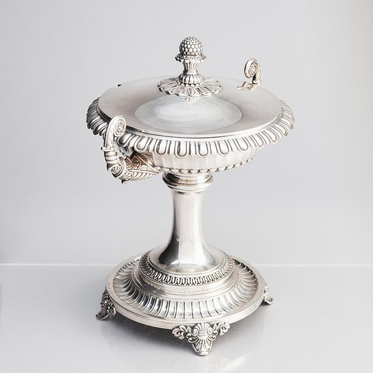 A Swedish Empire silver sugar bowl with lid, mark of Adolf Zethelius Stockholm 1833.