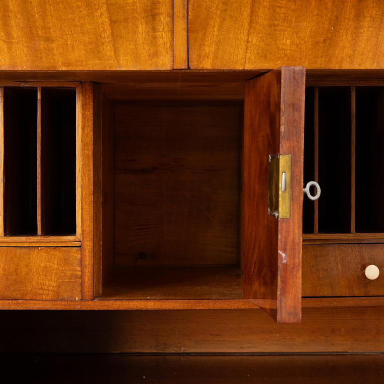 Chiffonier, empire, utförd av Daniel Sehfbom (mästare i Stockholm 1800-1837).