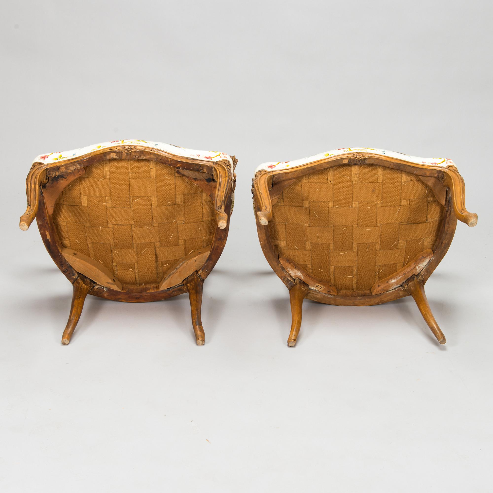 Nojatuoleja, 2 kpl, samankaltaiset, Ranska 1700-luvun puoliväli.