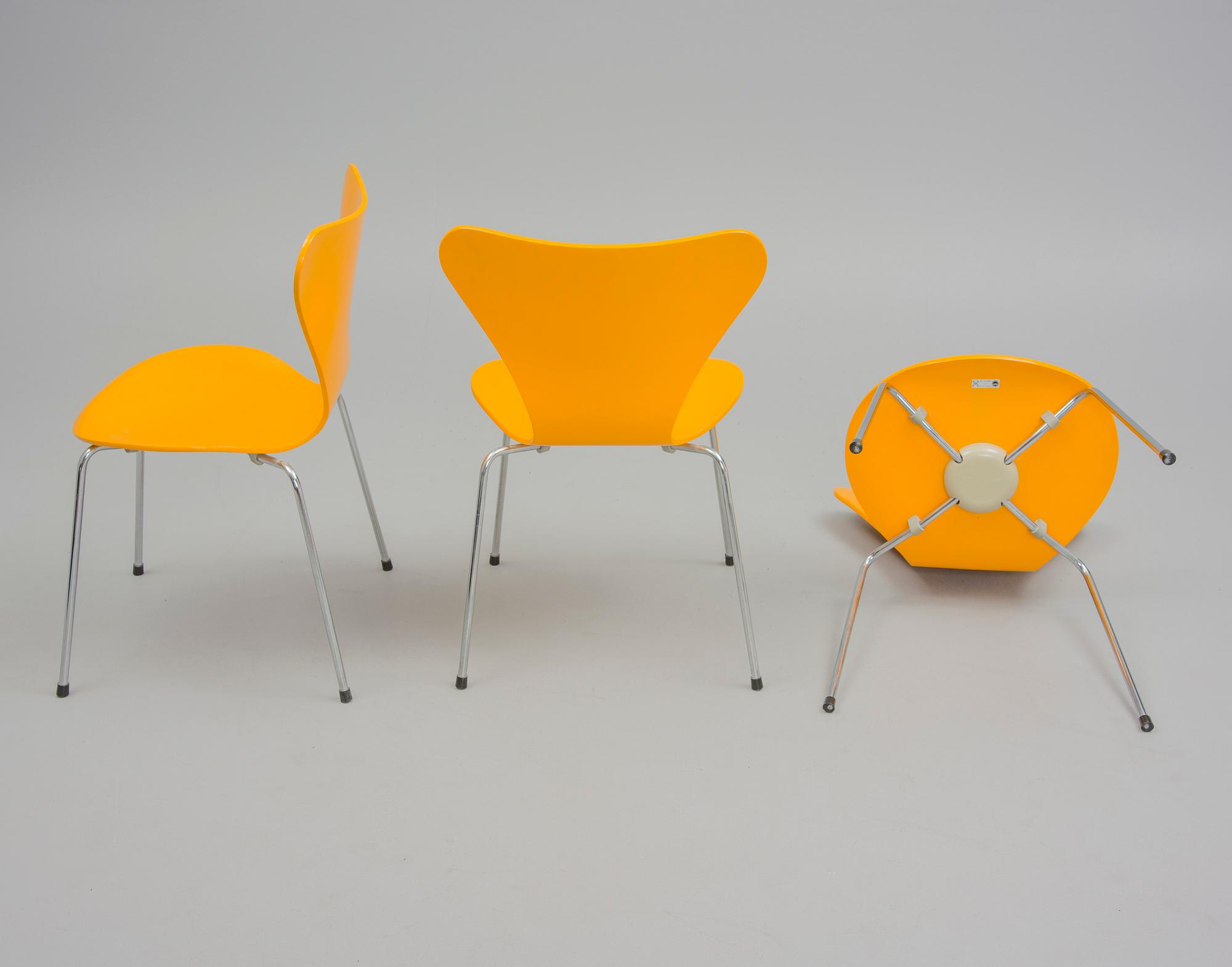 STOLAR, 2+3 st, "Sjuan" Arne Jacobsen, Fritz Hansen, Danmark 1970-tal.