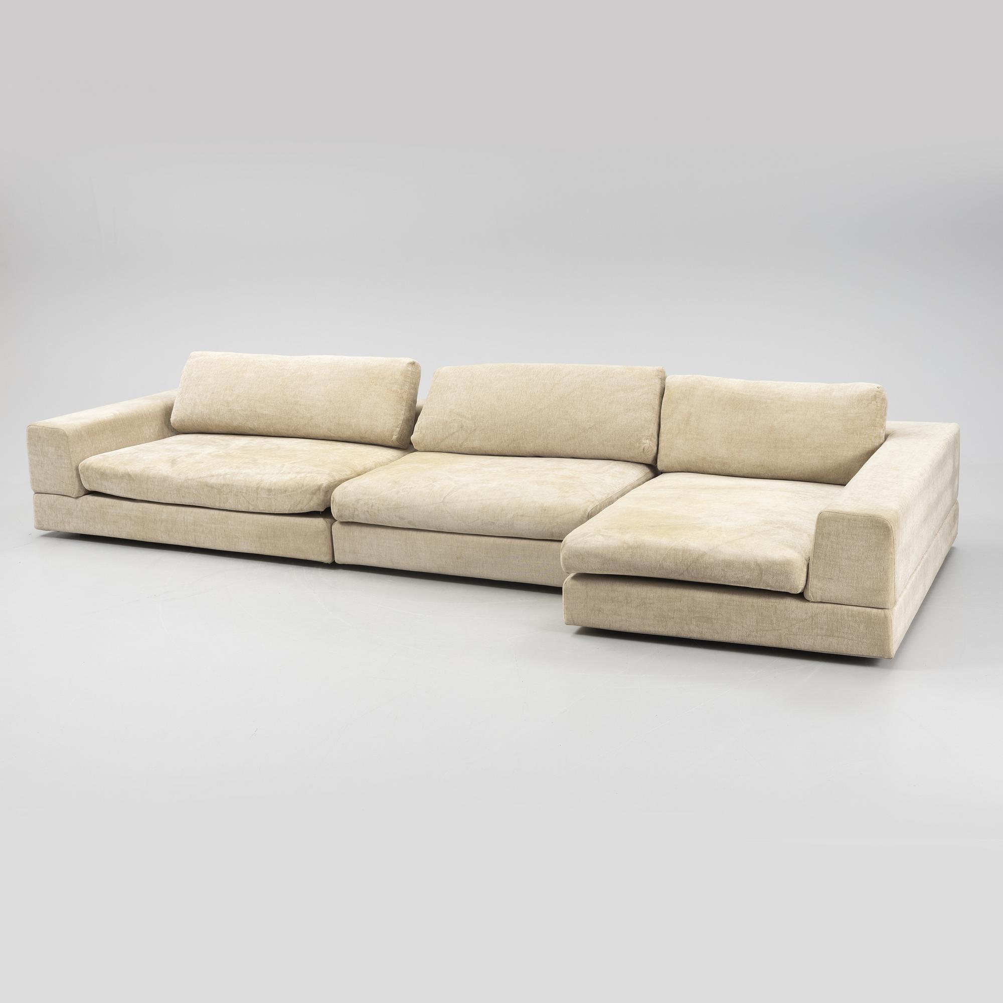 Manzoni e Tapinassi, a 'Plat' sofa, Arketipo, Italy.