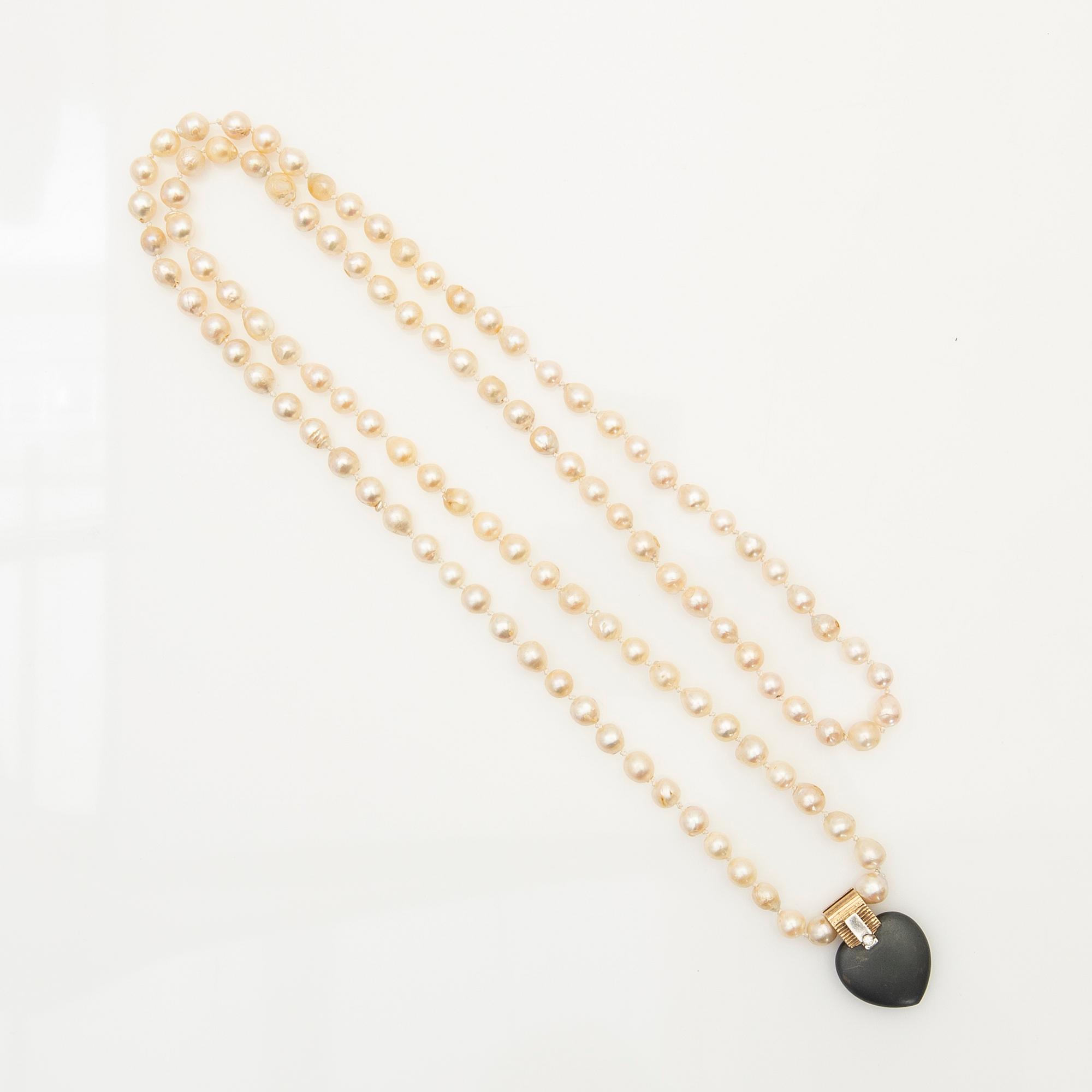 Ole Lynggaard, hänge, 14K guld med sten och diamant samt pärlcollier.