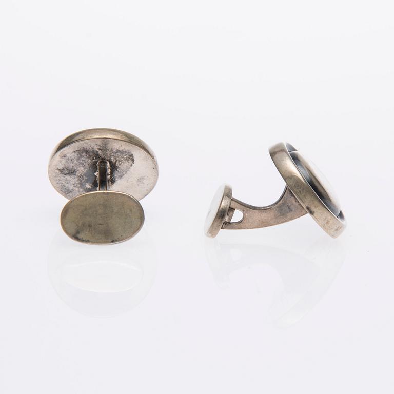 MANSCHETTKNAPPAR, Bertel Gardberg, silver. Westerback, Helsingfors 1966.