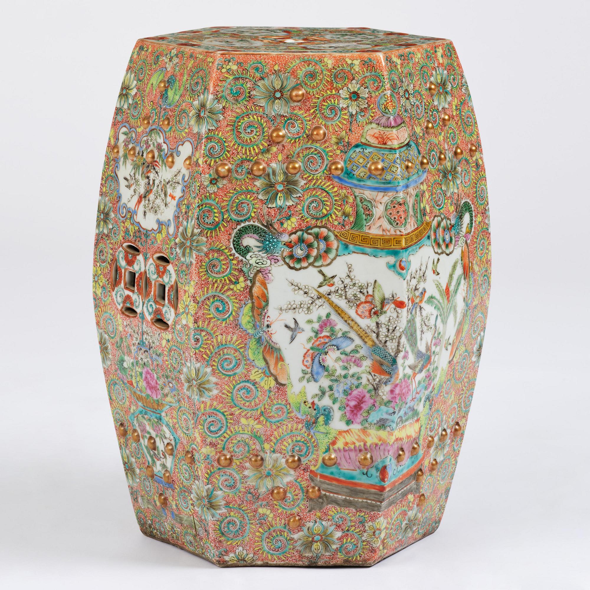 A Chinese Canton porcelain garden seat, around 1900.
