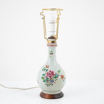 A famille rose export porcelain vase, turned into a table lamp, Qing dynasty, Qianlong (1736-95).