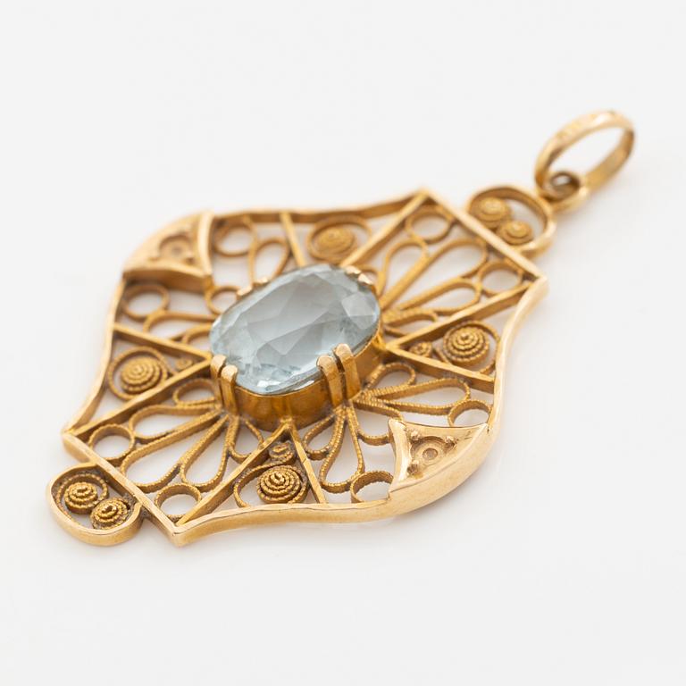 Hänge, 18K guld filigran med ljusblå syntetisk spinell.
