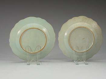 A famille rose dish and four dinner plates, Qing dynasty, Qianlong (1736-95).