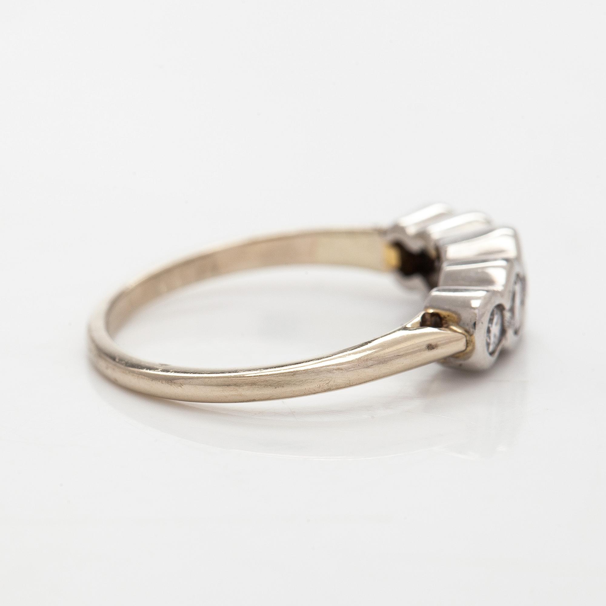 Ring, brilliant cut diamonds, 14K white gold.