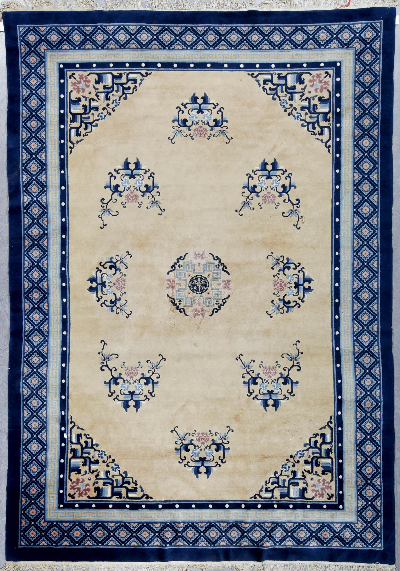 MATTA, Kina, ca 288x201 cm.