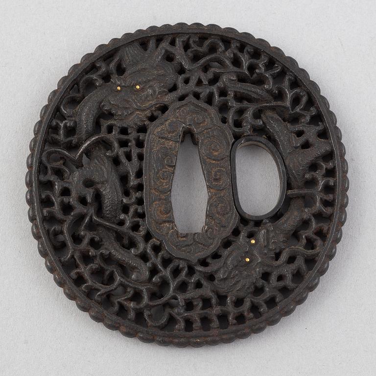 Tsuba, 3 stycken, mumei, Japan, 1800-tal.