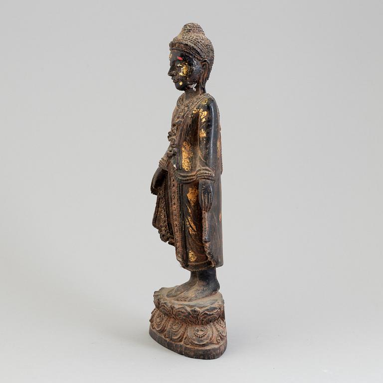 A thai wooden sculpture, 20th century.