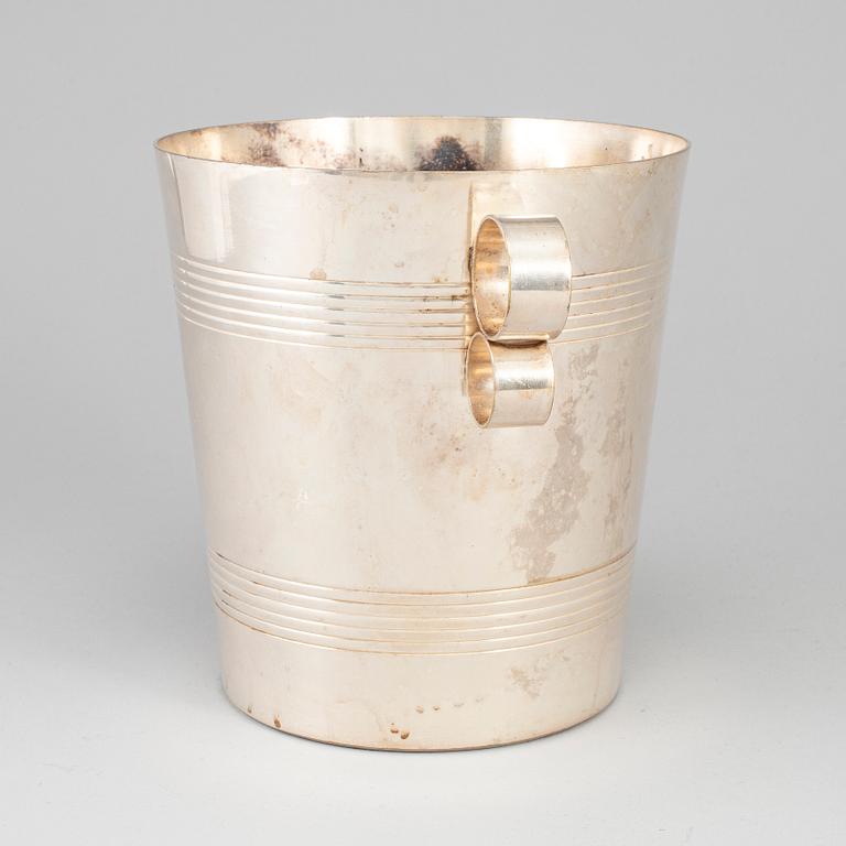 A 20th century plate champagne cooler.