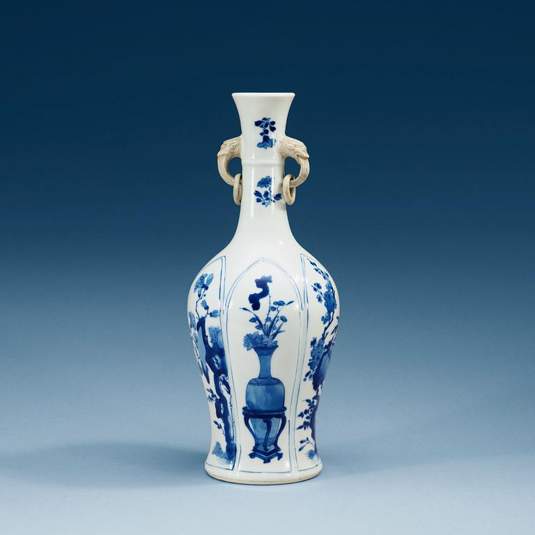 VAS, porslin. Qing dynastin, Kangxi (1662-1722).