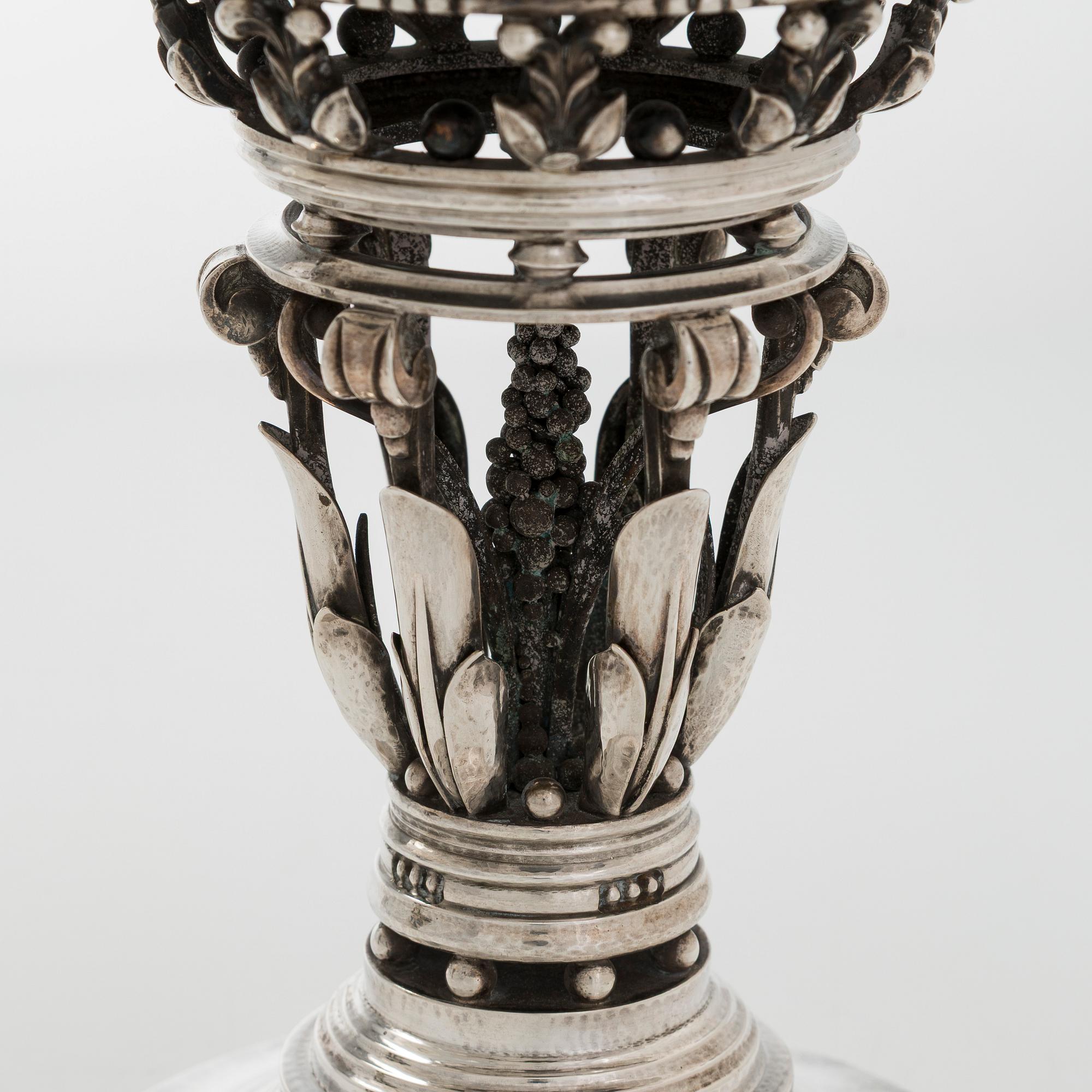 A pair of centrepiece silver bowls by Johan Rohde for Georg Jensen, Copenhagen 1915-1919. Design nr 252.