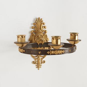APPLIQUER, för tre ljus, ett par. Frankrike, 1800-talets början. Empire.