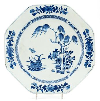 848. A blue and white Qianlong plate.