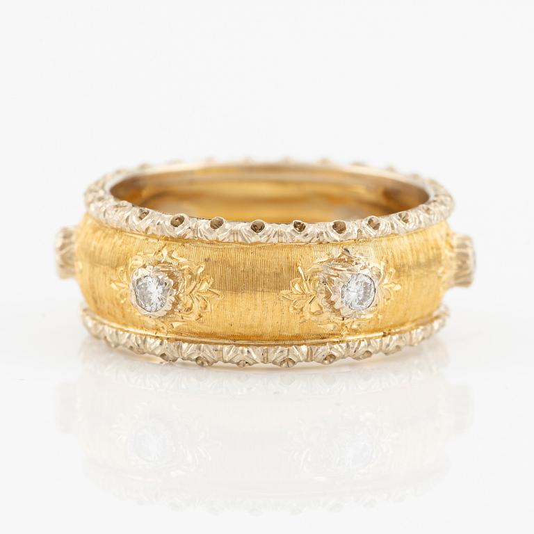 Ring, guld med briljantslipade diamanter.