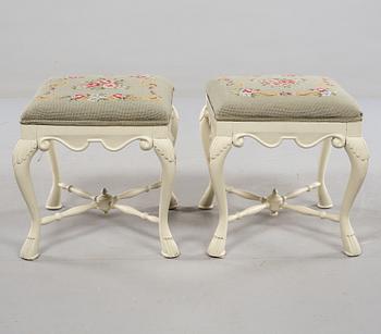 TABURETTER, ett par, senbarockstil, sent 1800-tal.