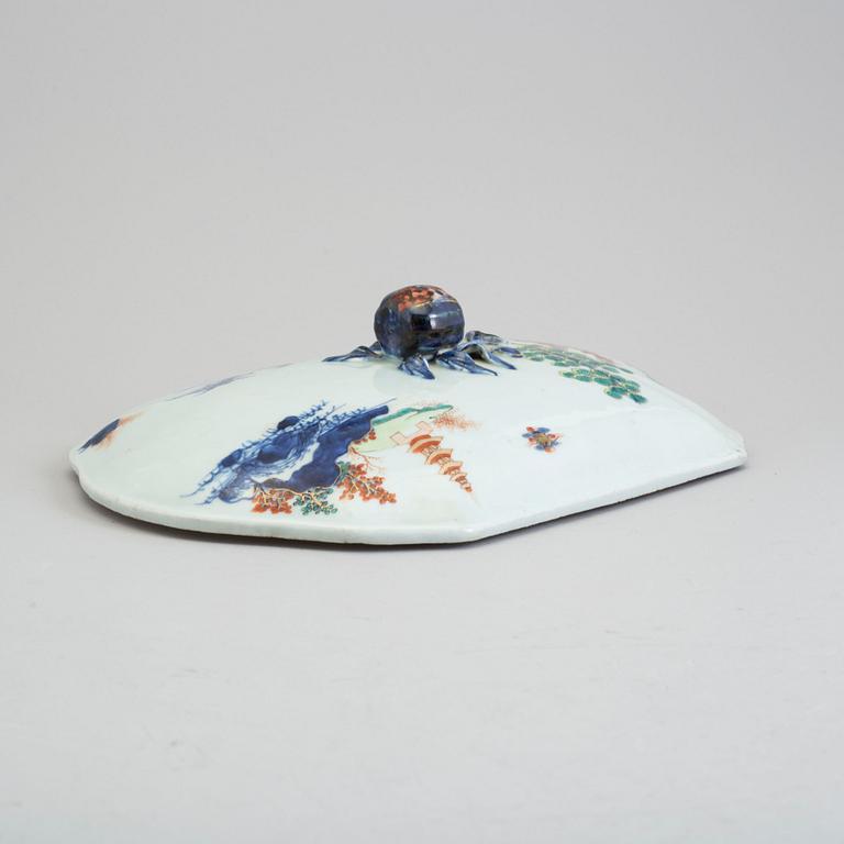 An imari verte tureen cover, Qing dynasty, Qianlong (1736-95).