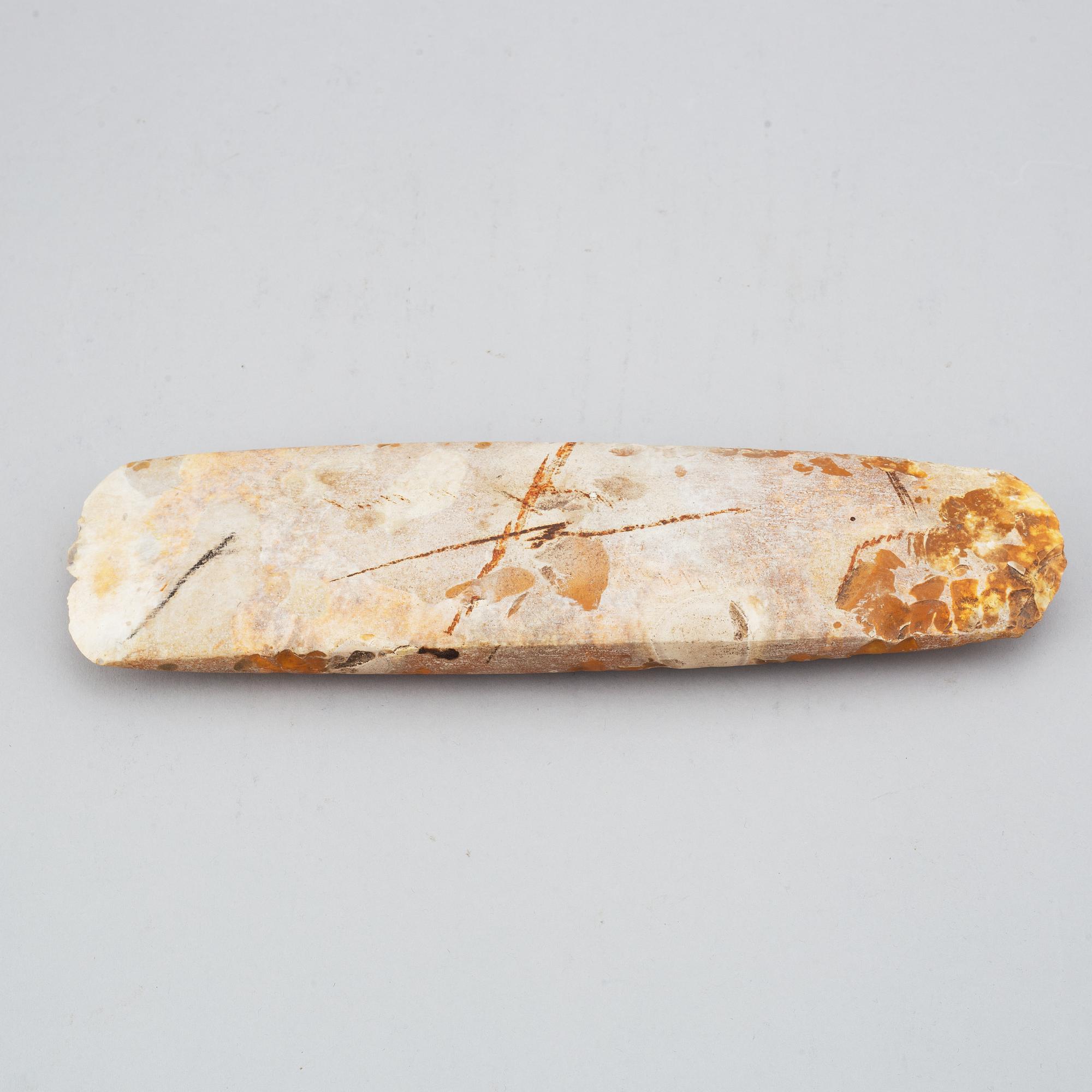 FLINTYXA, troligen yngre stenåldern.