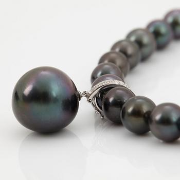 A cultured Tahitian and South Sea pearl necklace with a detachable cultured Tahitian pearl pendant.