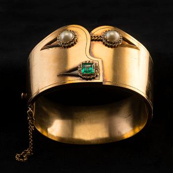 ARMRING, 56 guld, pärlor, smaragd ca 1.2 ct. samt 52 rosenslipade diamanter. Stämplad AZ St. Petersburg. Sent 1800 t.