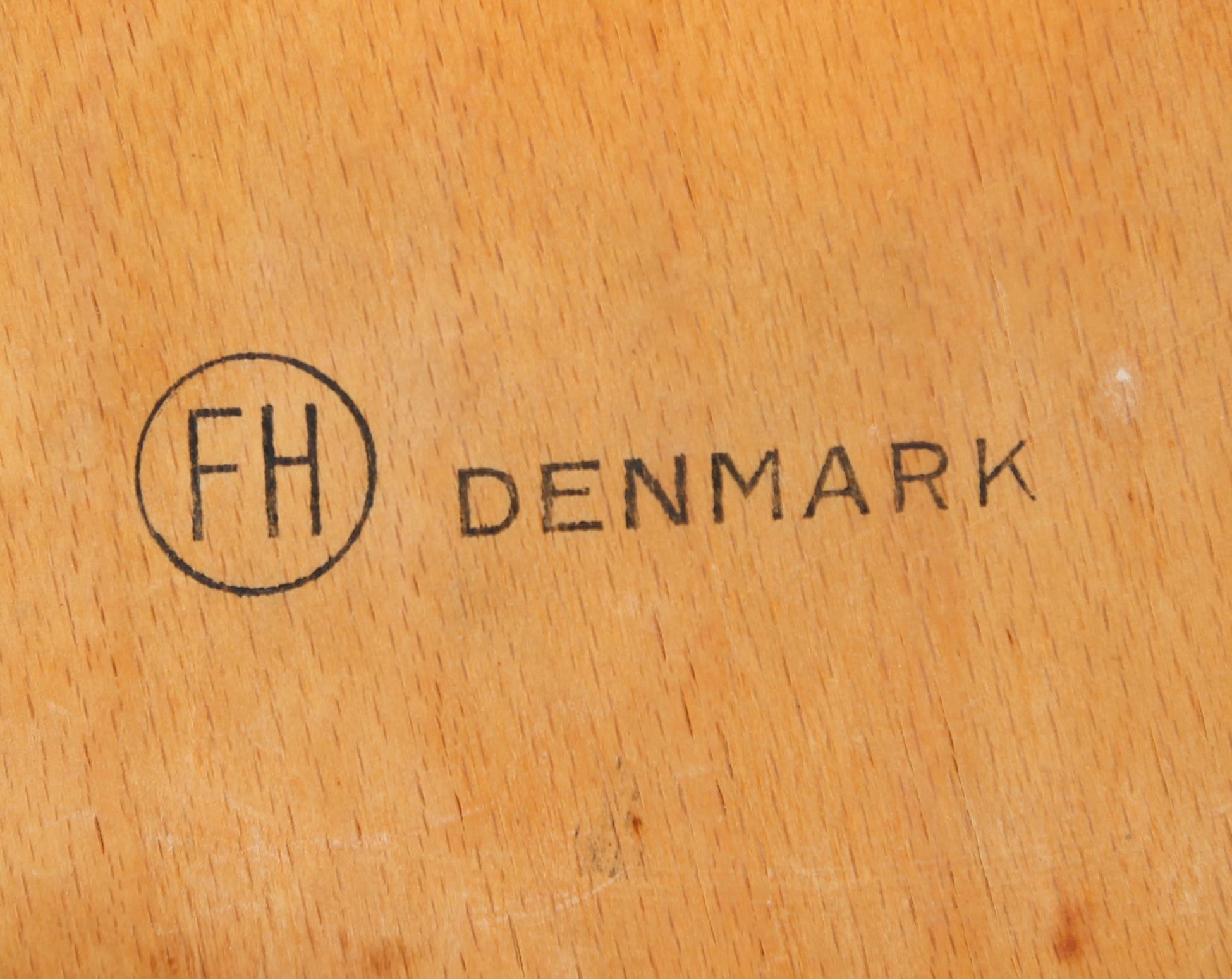 PALLAR, 2 st,  Arne Jacobsen för Fritz Hansen.