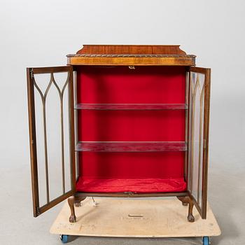 Vitrinskåp 1920/30-tal.