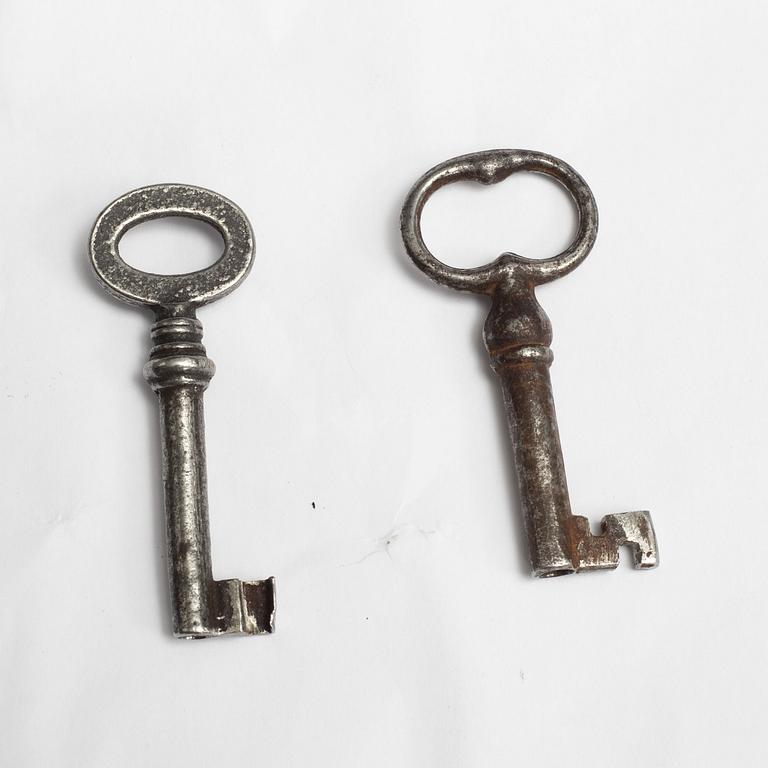 A late Gustavian chest of drawers, around 1800.