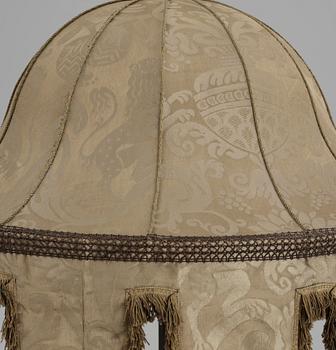 GOLVLAMPA. Omkring år 1900. Romersk stil.