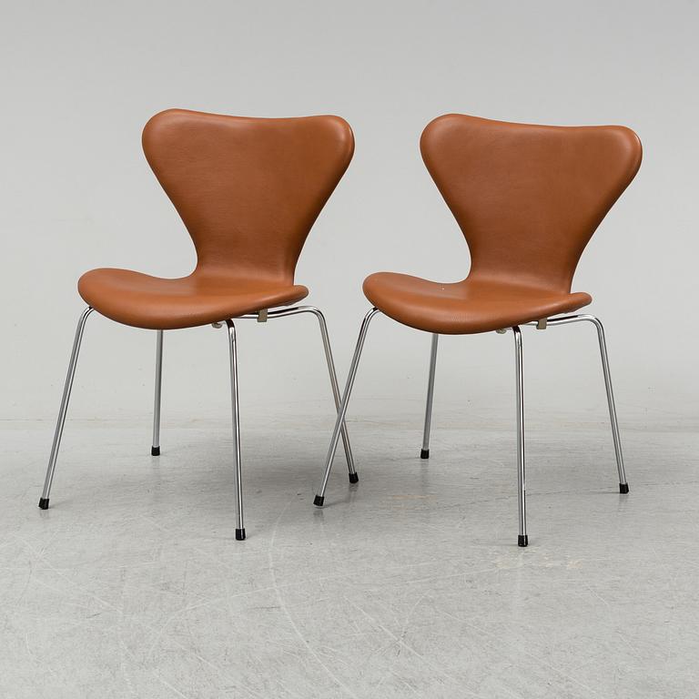 ARNE JACOBSEN, six 'Series 7' chairs, Fritz Hansen, Denmark.