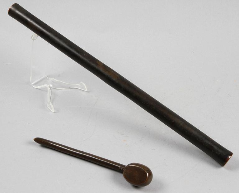 FLÖJT SAMT OPIUMPIPA, ostasien, 1900-tal.