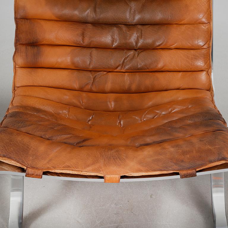 ARNE NORELL, fåtöljer, ett par med fotpallar, "Ari". Formgivna 1966.