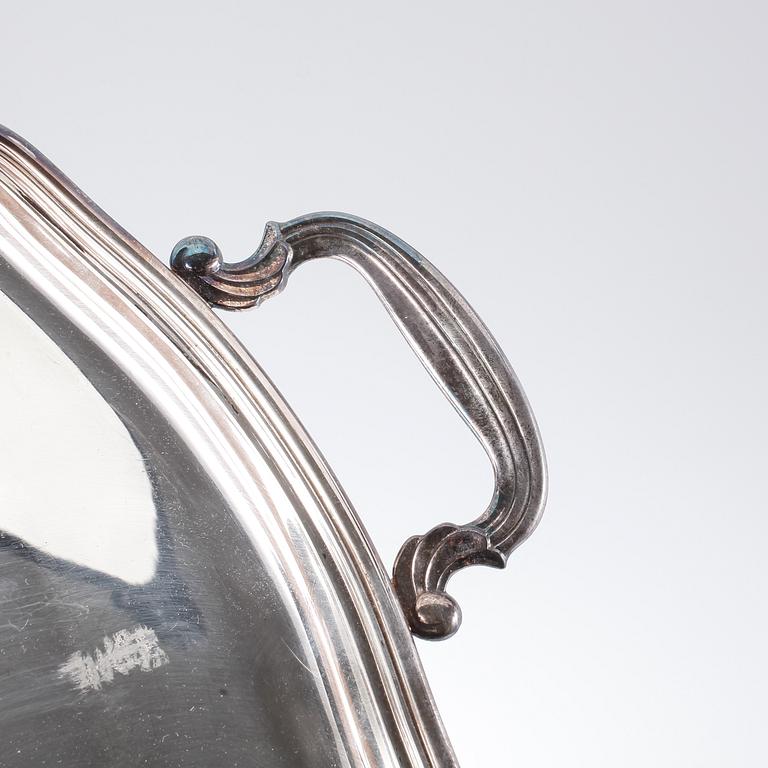 BRICKA, silver, rokokostil Guldsmedsaaktiebolaget, Stockholm, 1960, Vikt ca 2353 gram.