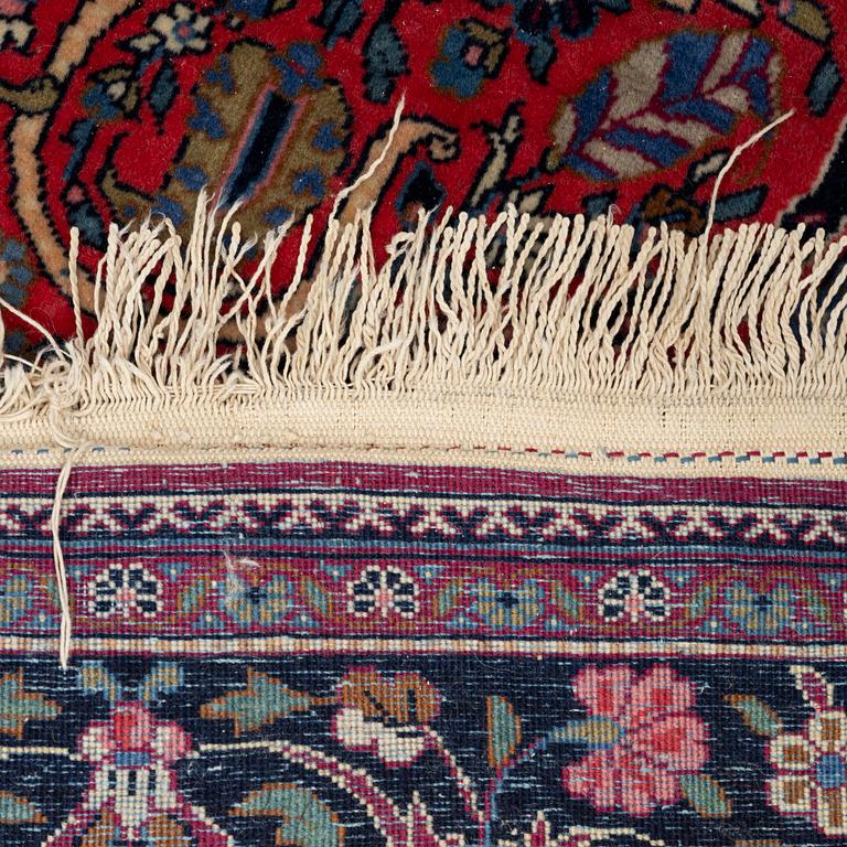 A Keshan rug, c. 200 x 135 cm.