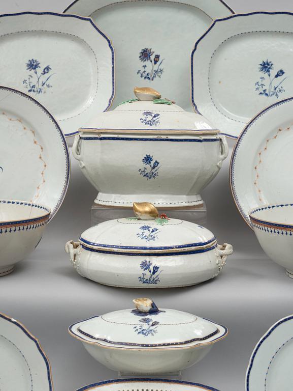 SERVIS, 47 delar, kompaniporslin.  Qingdynastin, Jiaqing (1796-1820).