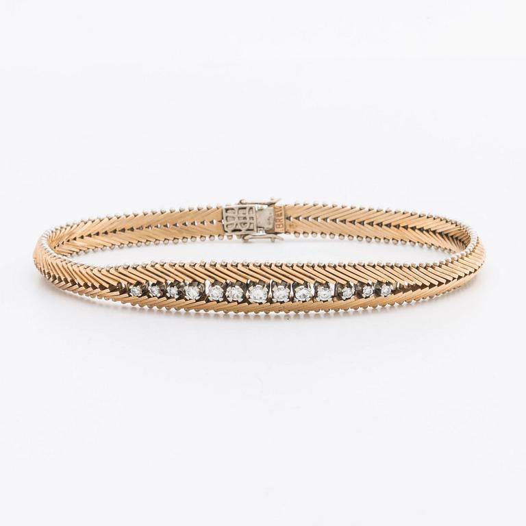 BRACELET 18K gold w single and brilliant-cut diamonds approx 0,65 ct in total.