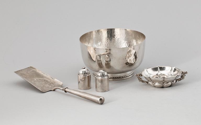 PARTI SILVER, 5 delar, bl.a. Georg Jensen, 1800/1900-tal. Tot vikt ca 400 gram.