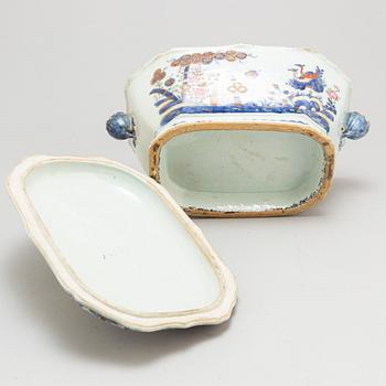 A famille rose tureen with cover, Qing dynasty, Qianlong (1736-95).