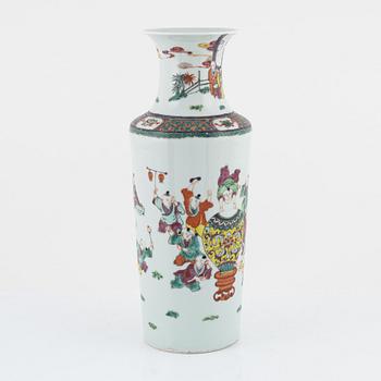 A Chinese porcelain vase, 20th century.