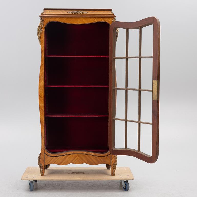 Display cabinet, second half of the 19th century.