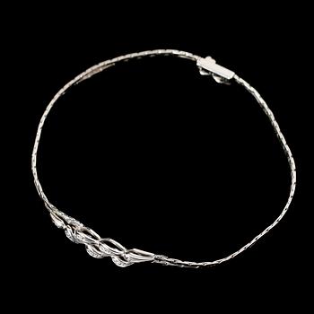 ARMBAND, 18 k, vitguld, med briljantslipade diamanter totalt 0.05 ct. Total vikt ca 6 g.