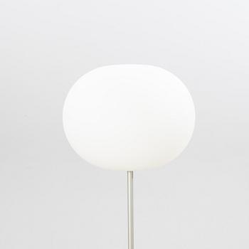 Jasper Morrison, golvlampa, "Glo-ball" för Flos, 2000-tal.
