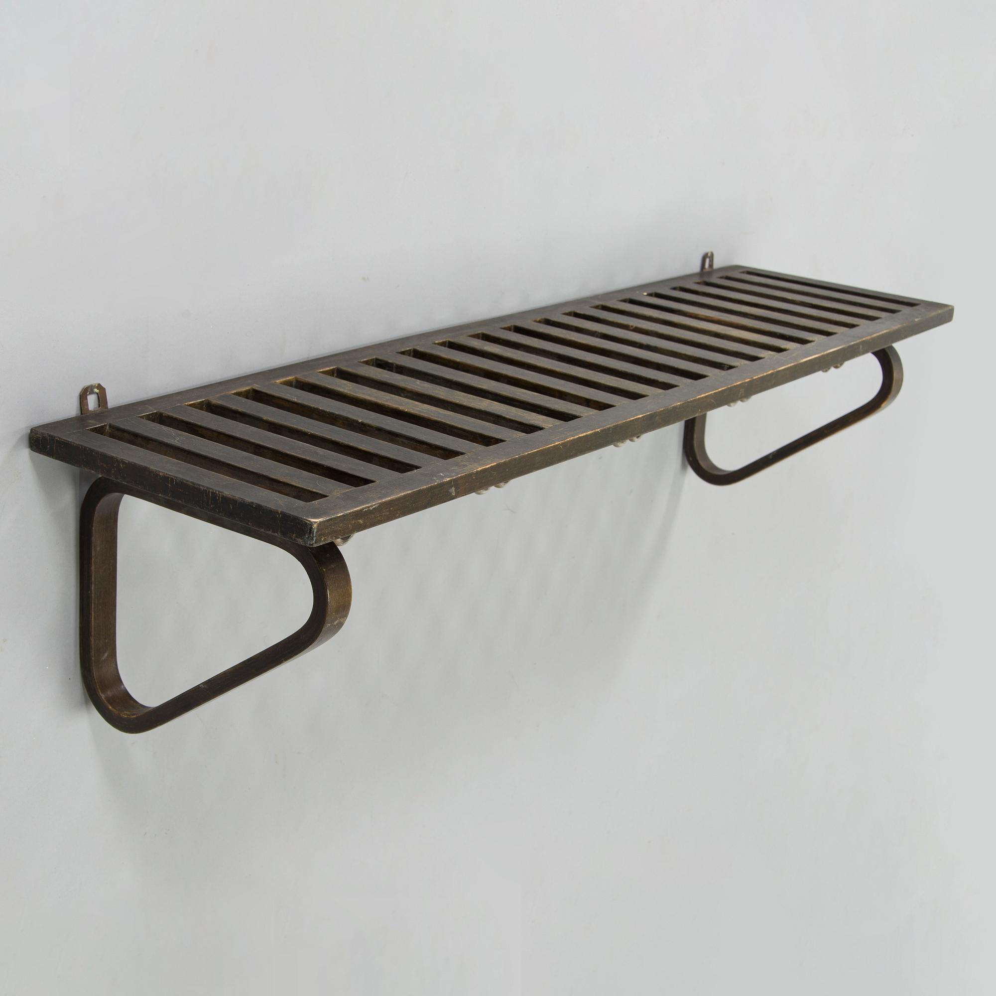 Alvar Aalto, hattuhylly / naulakko, malli 113, O.Y. Huonekalu-ja Rakennustyötehdas A.B. 1930-luvun alku.