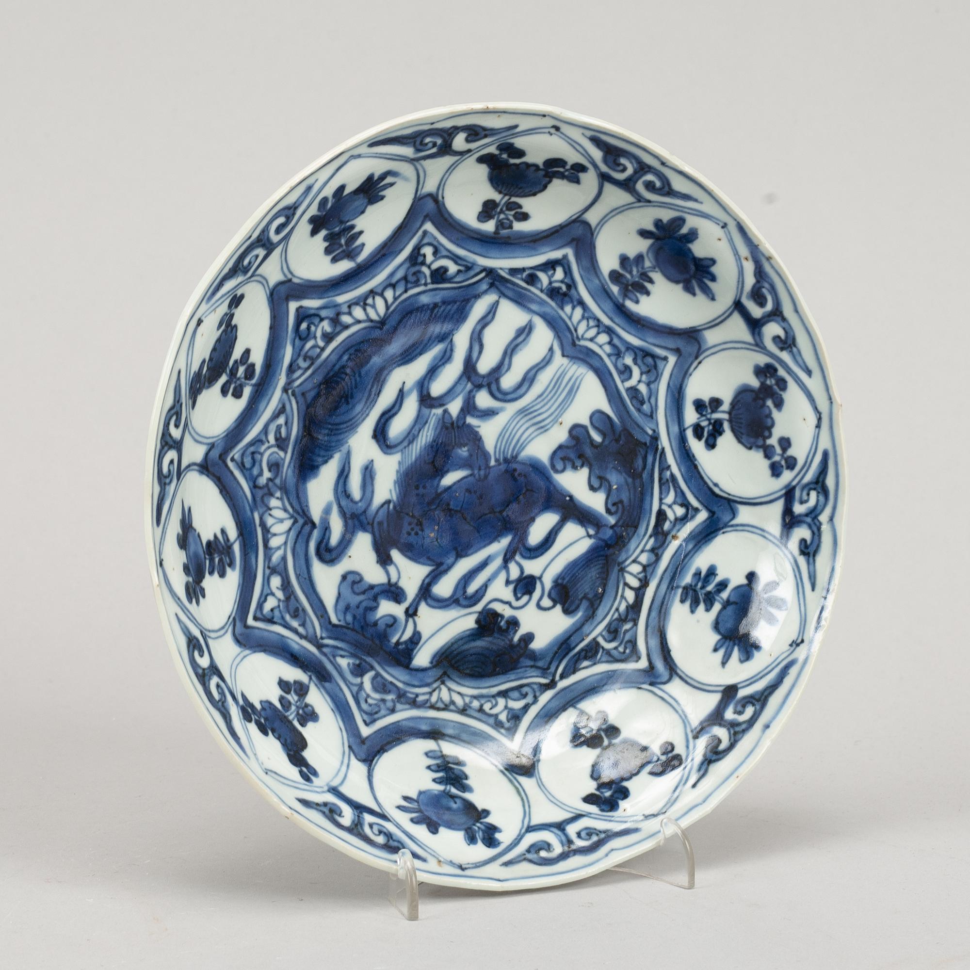 A blue and white kraak dish, Ming dynasty, Wanli (1572-1620).