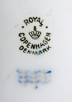 SERVERINGSFAT, porslin. Royal Copenhagen, Danmark.