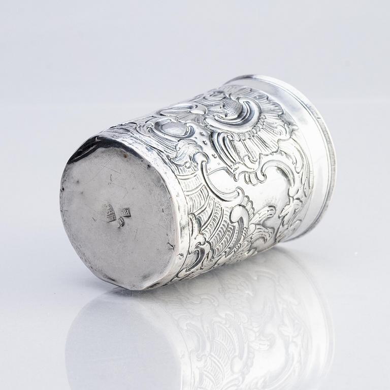 Bägare, silver, möjligen Pyetr Semenov, okänd kontrollmästare B.A (verksam 1760-1794), Moskva 1767.